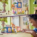 Pikkukuva 5 / 6: LEGO 42614 Friends Vintage-vaatekaupan malli Ollyn, Liannin ja Jordinin mini-nukeilla ja kissahahmolla