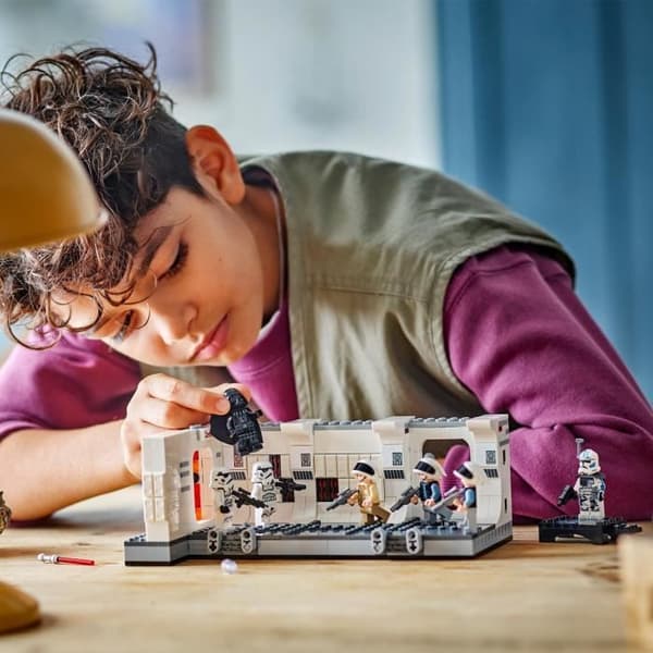 LEGO Star Wars 75387 Tantive IV:n kyydissä. rakennuslelu. ajoneuvo