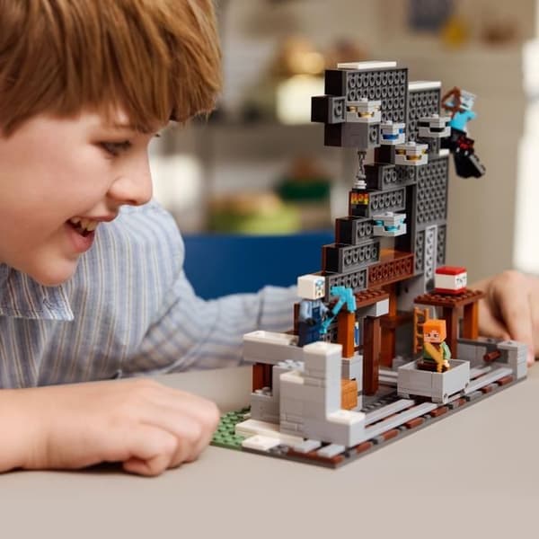 LEGO Minecraft 21277 Gruvan i Hackform - Byggset för pojkar 8 år