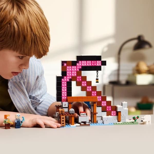 LEGO Minecraft 21277 Gruvan i Hackform - Byggset för pojkar 8 år