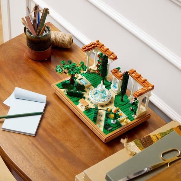 LEGO Icons 10359 Andalusisk Have Gave til voksne, der elsker havearbejde og rejser