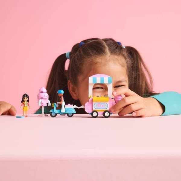 LEGO Friends 42643 Hattarateline ja skootteri - Lelu tytöille 6-vuotiaista ylöspäin