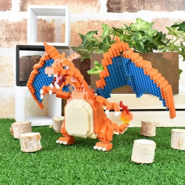 Pokémon Charizard -figuuri - BANDAI - Nanoblock - 860-osainen palikkafiguuri - Rakennussarja - NBPM80