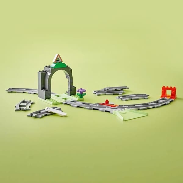 LEGO DUPLO Min By 10425 Udvidelsessæt: Togskinner og Tunnel - Børnelegetøj