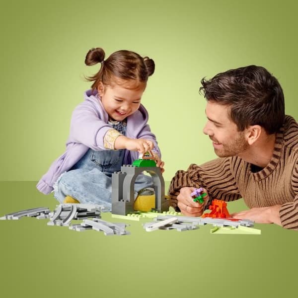 LEGO DUPLO My Town 10425 Laajennussetti: Junaradat ja tunneli - Lasten lelu