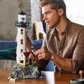 Miniatyrbillede 6 af 6: LEGO 21335 Ideas Motoriseret Fyrtårn, Eksklusivt hos Cdiscount, Gaveidé, Boligindretning, med Sømandsminifigurer, Aktivitet