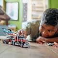 Miniatyrbild 5 av 6: LEGO 31146 Creator 3-i-1 Traktorlastbil med helikopter, helikopter och lastbil, flygplan och tankbil