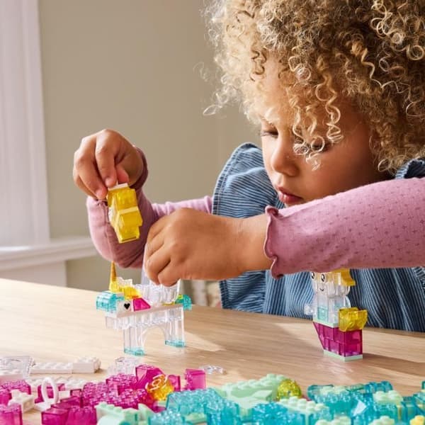 LEGO Classic 11040 Taianomaiset läpinäkyvät palikat - Rakennussetti 5-vuotiaille ja sitä vanhemmille