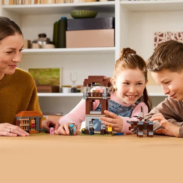 LEGO Minecraft 21278 Pillager Outpost och Ravager - Spel för pojkar från 9 år