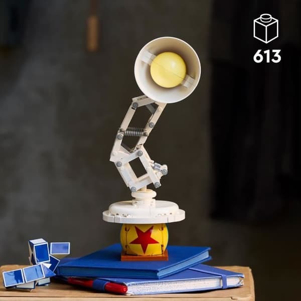 LEGO Ideas 21357 Disney Pixar Luxo Jr. - Samling Konstruktionsset för Vuxna - Dekor
