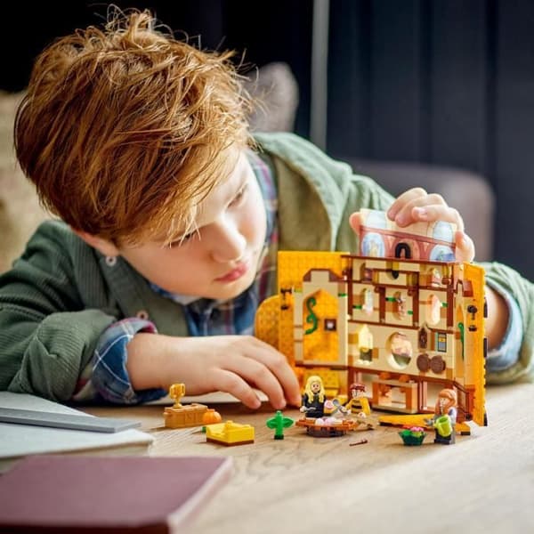LEGO® Harry Potter 76412 Hufflepuff House Crest - Leksak med minifigurer och Hogwarts slottsdekor