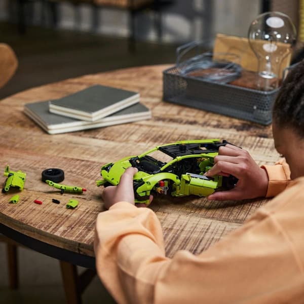 LEGO Technic Bilmodell Lamborghini Huracan 42161