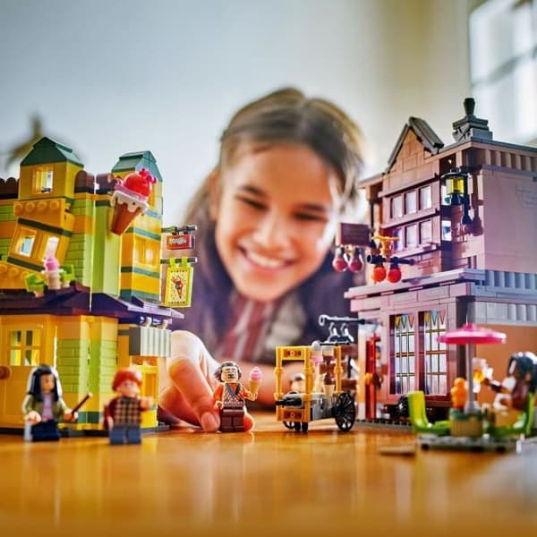 LEGO Harry Potter 76452 Quidditchtillbehörsbutik och glassbutik för 8 år