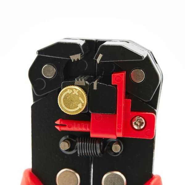 Johdon ja kaapelin kuorinta halkaisijalle 0,2-6 mm (24-10 AWG)