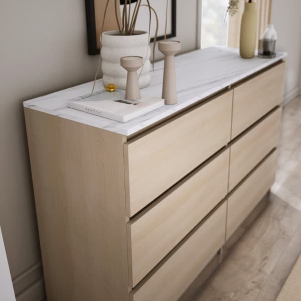 Lipasto: kuusi laatikkoa, Väri: Linbergin tammi, yläosan väri: bianco-marmori, Kalusteen mitat: l: 120 cm, k: 78,5 cm, s: 39 cm,