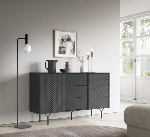 Byrå: tre lådor, två dörrar, fyra hyllor, Kroppsfärg: grafitsvart, Frontfärg: grafitsvart, M: bredd: 144 cm, höjd: 83 cm, djup: 38 cm,