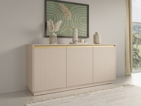 Byrå: tre dörrar, se x hyllor, Färg: sandbeige, M: bredd: 153,4 cm, höjd: 71,6 cm, längd: 39 cm,