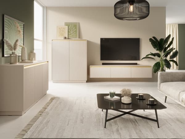 Byrå: tre dörrar, se x hyllor, Färg: sandbeige, M: bredd: 153,4 cm, höjd: 71,6 cm, längd: 39 cm,