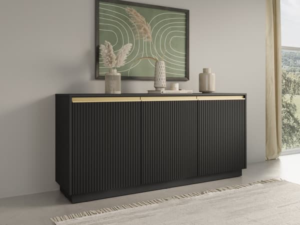 Byrå: tre dörrar, se x hyllor, Färg: grafitsvart, M: bredd: 153,4 cm, höjd: 71,6 cm, längd: 39 cm,