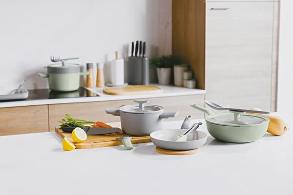 BergHOFF 28 cm kannellinen wokkipannu - Balance Sage, tarttumaton pinnoite, kansi lusikkatuella ja siivilll