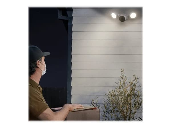 Google Nest Cam med lyskaster (kablet)