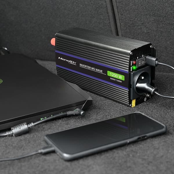 Qoltec Monolith -virtalähde/invertteri Auto/Sisäkäyttöön 600 W Musta
