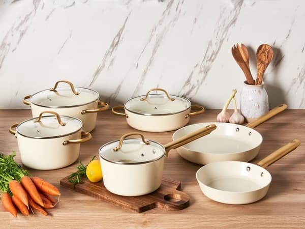 Sæt med 10 stk. gryder og pander i knækket hvid aluminium med non-stick keramisk belægning