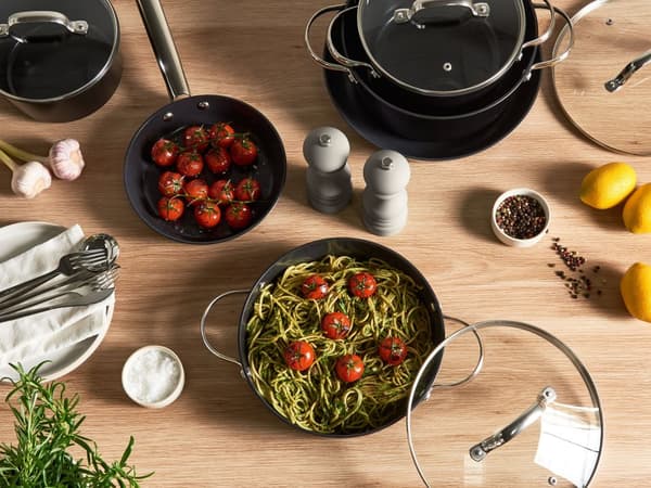 10-delers Grytesett Svart Aluminium Keramisk Belegg Non-Stick 3 Kasseroller med Lokk 2 Stekepanner