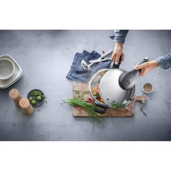 WMF Perfect Premium Snabb stekpanna, 3 l, utan lock, 22 cm, i polerat Cromargan rostfritt stål