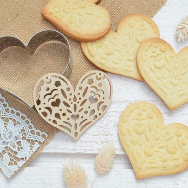 Kit för kaka i relief Heart + 2 bruna och midnattsblå chokladpennor