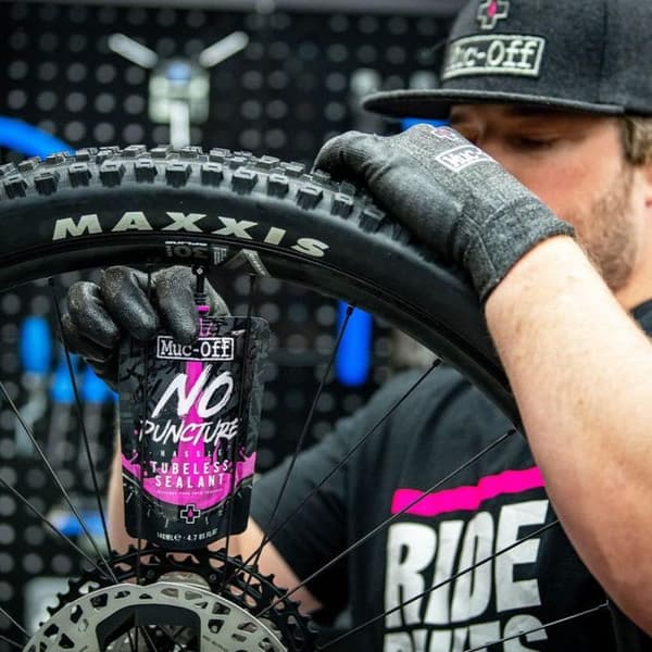 Tubeless installationssats - Muc-Off - Ultimate - 30 mm x 10 m - Svart/Rosa/Gul - Tillbehör ingår