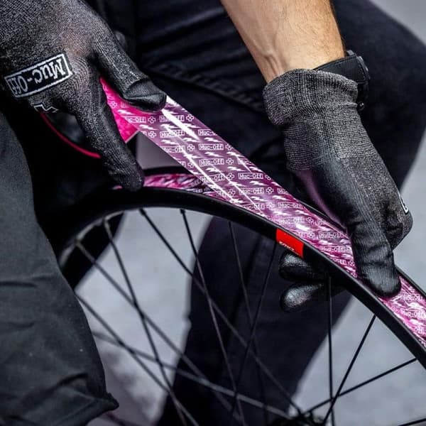 Tubeless installationssats - Muc-Off - Ultimate - 30 mm x 10 m - Svart/Rosa/Gul - Tillbehör ingår