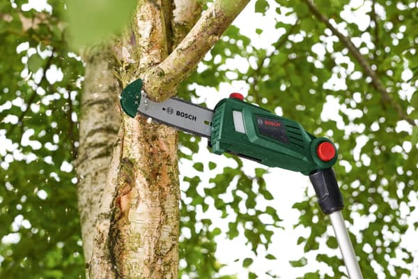 Bosch UniversalChainPole 18 -akkuoksasaha, 2,5 Ah akulla