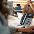 Miniatyrbild 3 av 3: IP-telefon - HP - POLY Edge E300 - 8 linjer - Multiline - Nummerpresentation - Svart