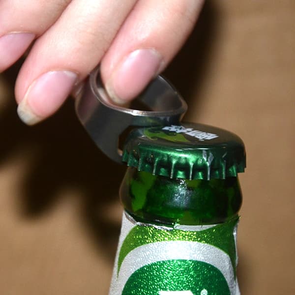Bartender eller Partytricker? Ring med kapsylöppnare!