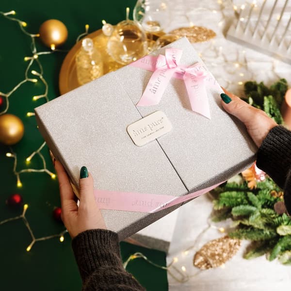 ame pure "HOLIDAY GLOW'' Gavesett