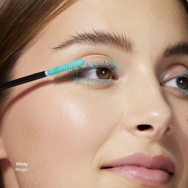 Oriflame Hypnotic Depth Mascara Shade Add - Minty Magic 8 ml