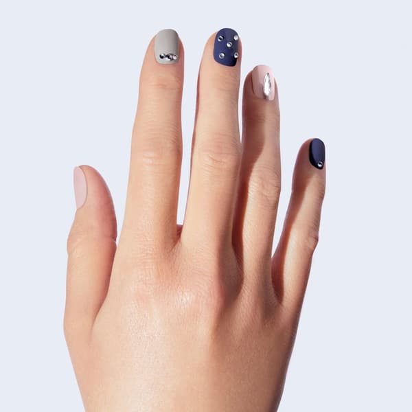 Oriflame Neglelak THE ONE Designer - Puddergrå 8 ml