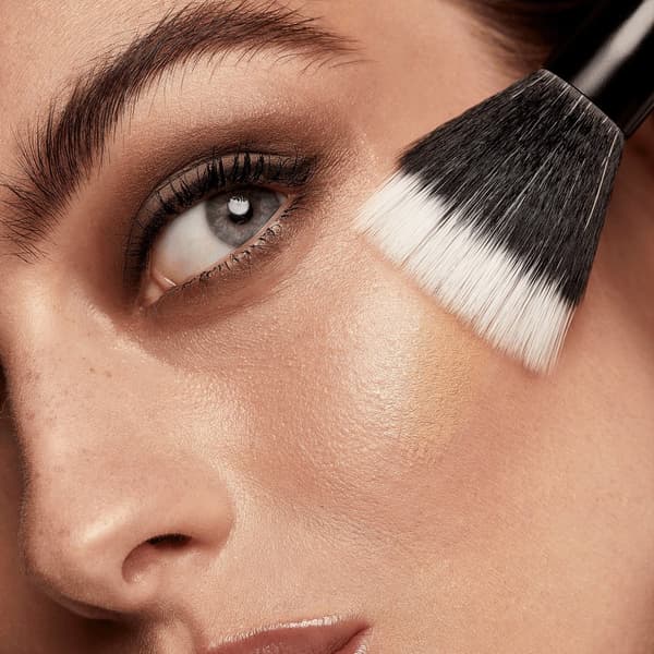 Oriflame multifunktionel makeupbørste THE ONE