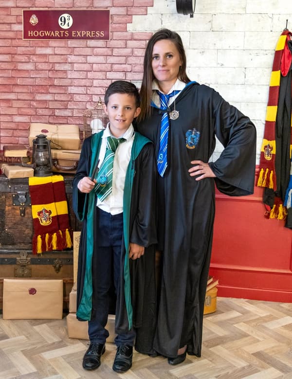 Harry Potter™ voksen Serdaigle trollmannskåpe forkledd som voksen. Size-One size