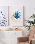 Miniatyrbild 2 av 5: Canvastavla Beige och blå 63 x 93 cm Inramad Väggkonst Blommotiv Modern väggdekor för vardagsrummet