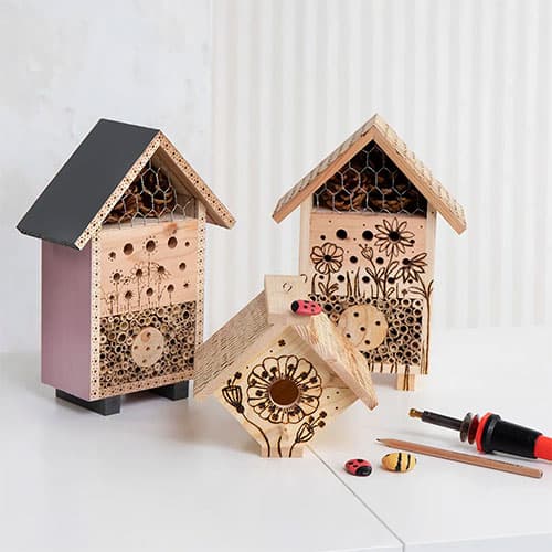 Insekts- och fjärilshotell i Trä - Höjd: 18 cm