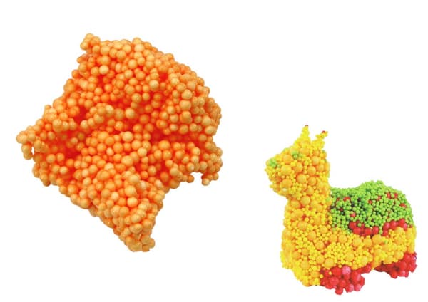 Squishy Styrofoam-kugler i en orange kop