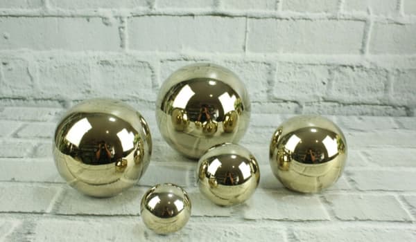 Keramisk dekorboll 11 cm guld