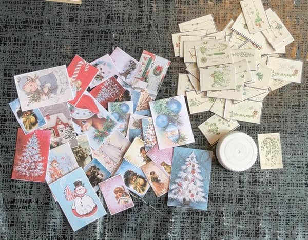 Miniatyrer till dockskåp vykort samt bilder