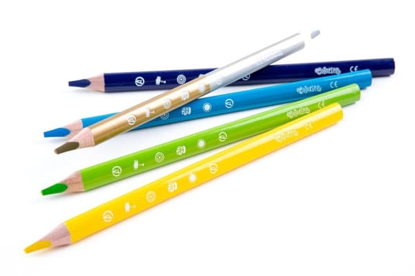 Jumbo triangulära pennor 13 färger Avengers Colorino