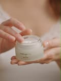 Pikkukuva 8 / 11: Health Labs Glow ON Uudistava Kasvovoide 50 ml