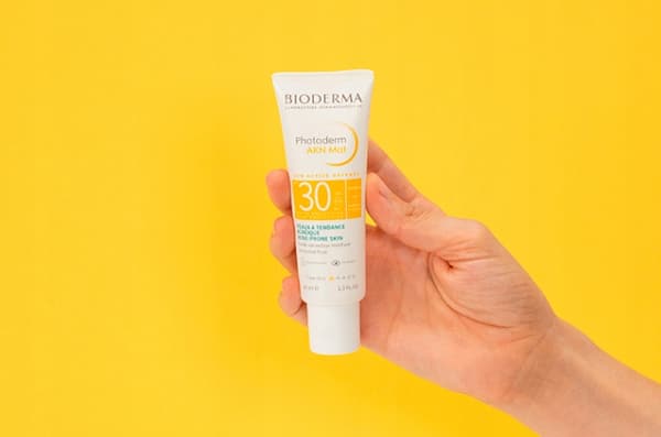 BIODERMA PHOTODERM AKN MAT SPF30 mattapintainen kasvovoide aurinkosuojaksi 40 ml