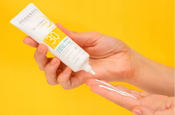BIODERMA PHOTODERM AKN MAT SPF30 mattapintainen kasvovoide aurinkosuojaksi 40 ml