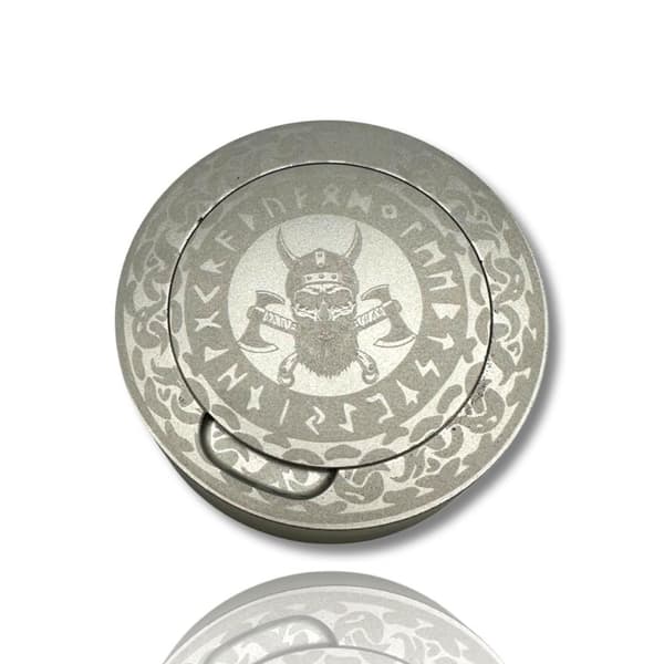 Snusboks i aluminium for all snus med rom viking gammelt skrift